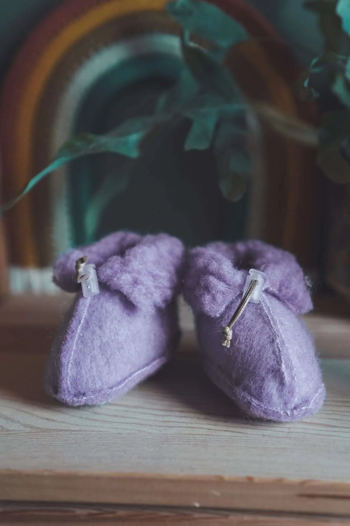Lila Wollschuhe für Babys von We Are Wovens