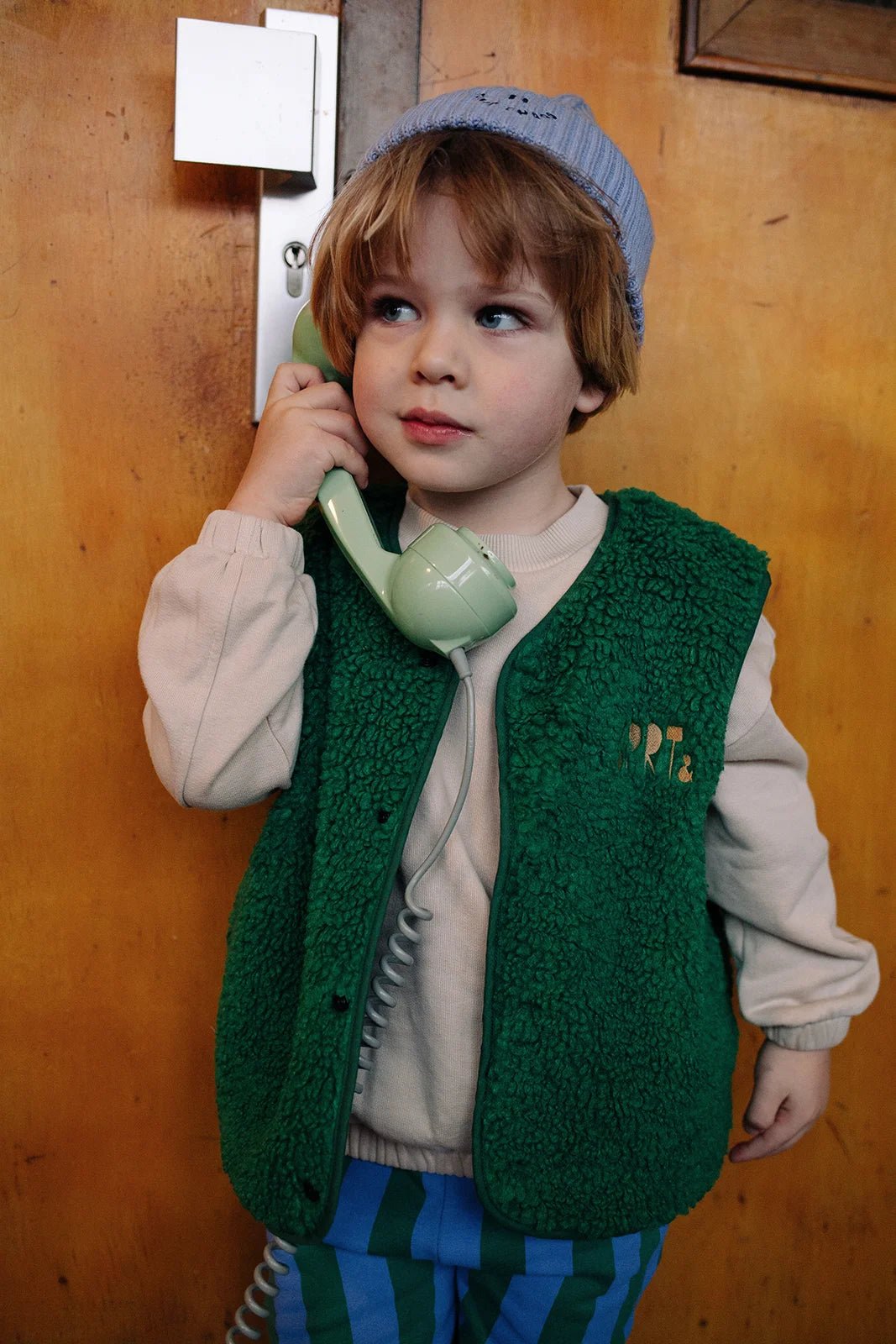 Dunkelgrüne Sproet & Sprout Teddyweste als warmer Kinderlook