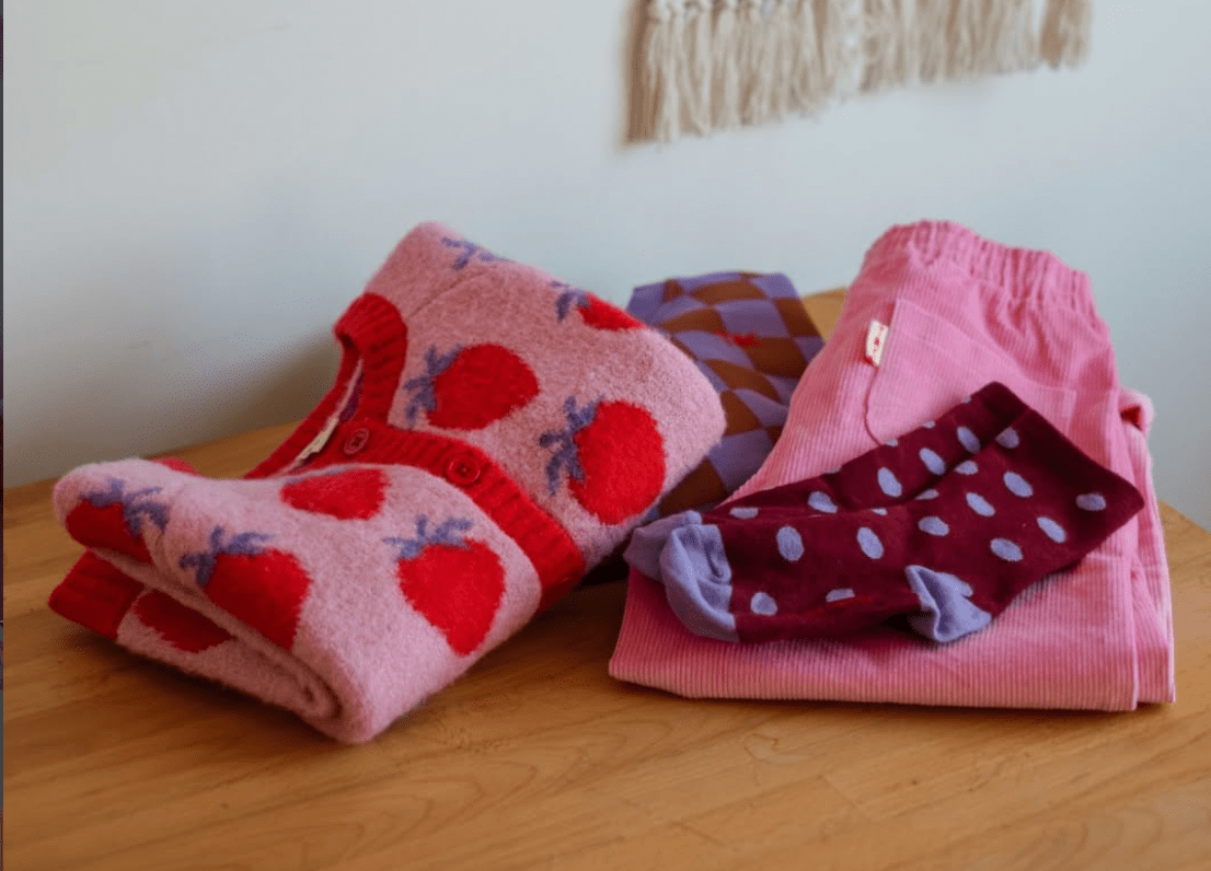 The New Chapter Strickjacken mit Erdbeeren und bunten Mustern