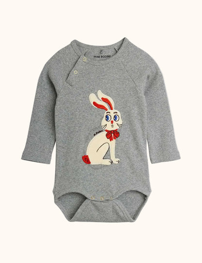 Grijze Mini Rodini babyromper met konijnenapplicatie, vooraanzicht