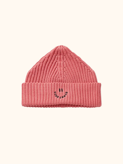 Roze gebreide muts met smileyborduursel van Sproet & Sprout