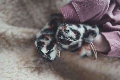 We Are Wovens Baby baby booties met luipaardprint