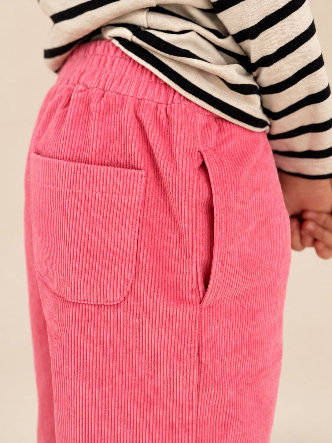 Atlas Hose Rosebloom aus rosa Cord – Detail und Passform