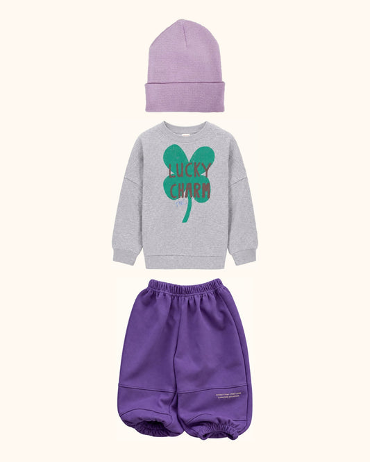 Lucky Lilac Baby Look – originale Produkte auf einheitlichem Hintergrund