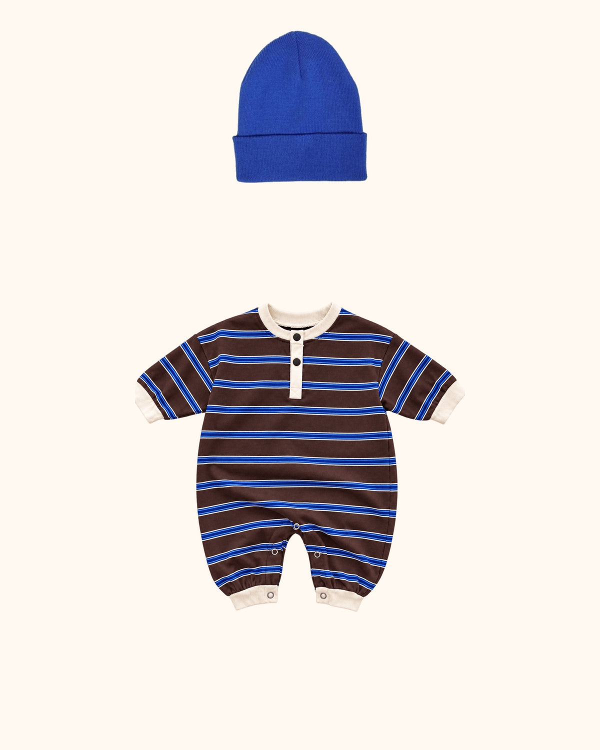 Little Sailor Blue Baby Look – originale Produkte auf einheitlichem Hintergrund