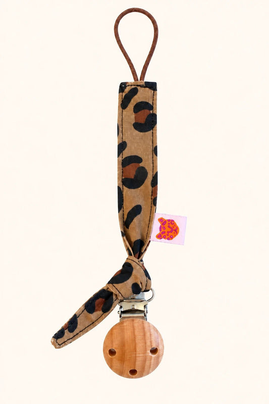 Schnullerhalter mit Knoten und Leopardenmuster von Colori Ribelle