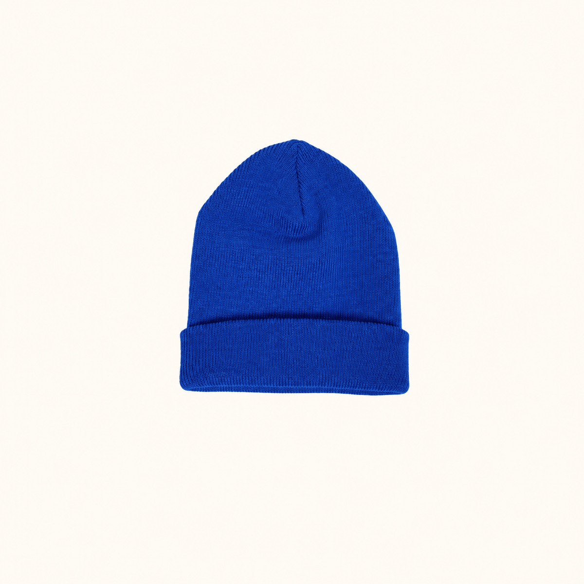 Colour Pop Beanie Royal Blue auf warmem beigem Hintergrund