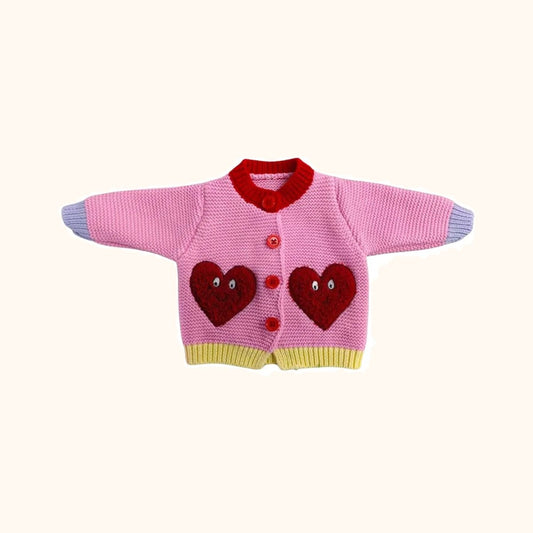 Vest van Lennyco in roze en rood met hartjes