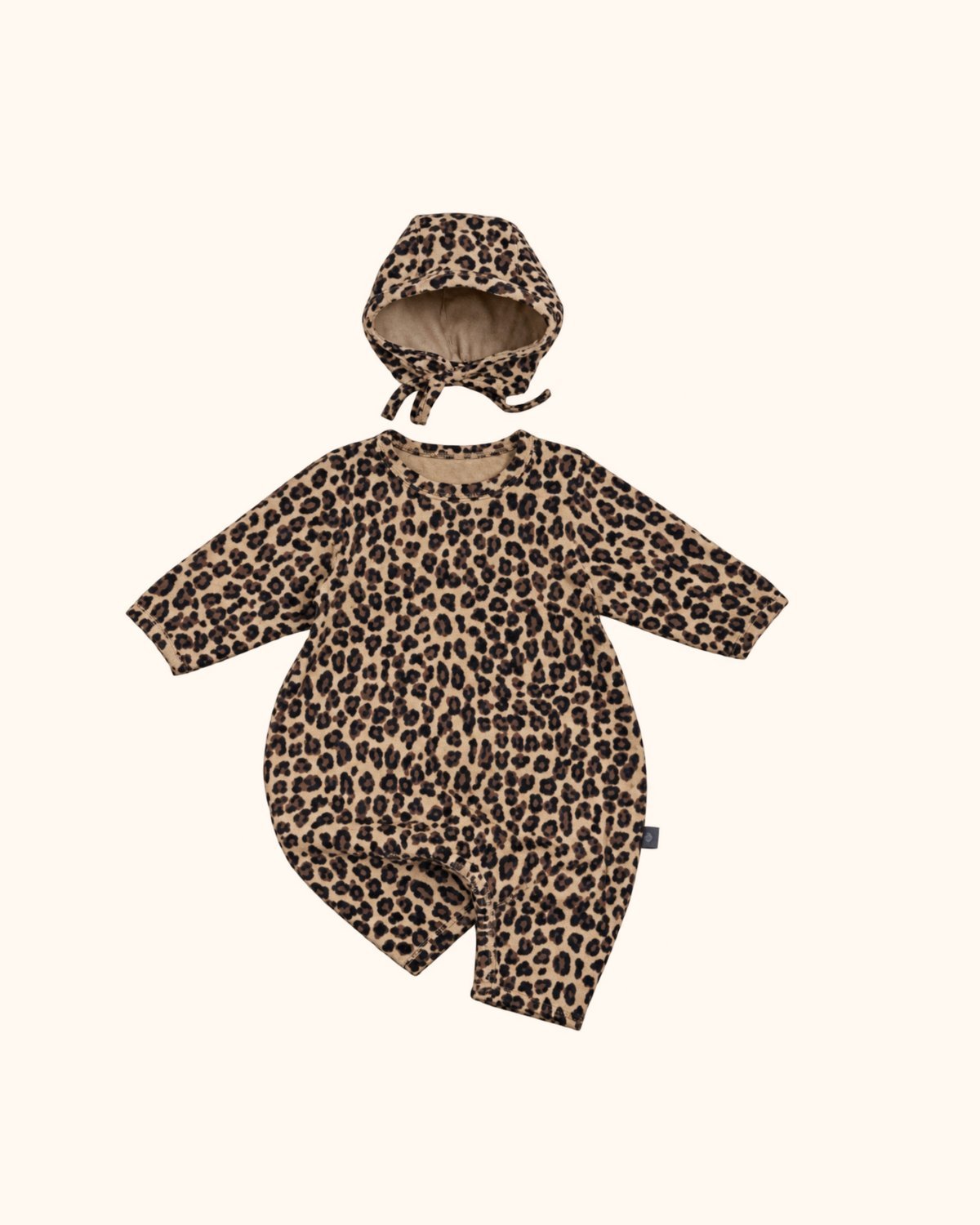 Babybody mit passender Bonnet Mütze im Leopardenmuster von Oott Bebe