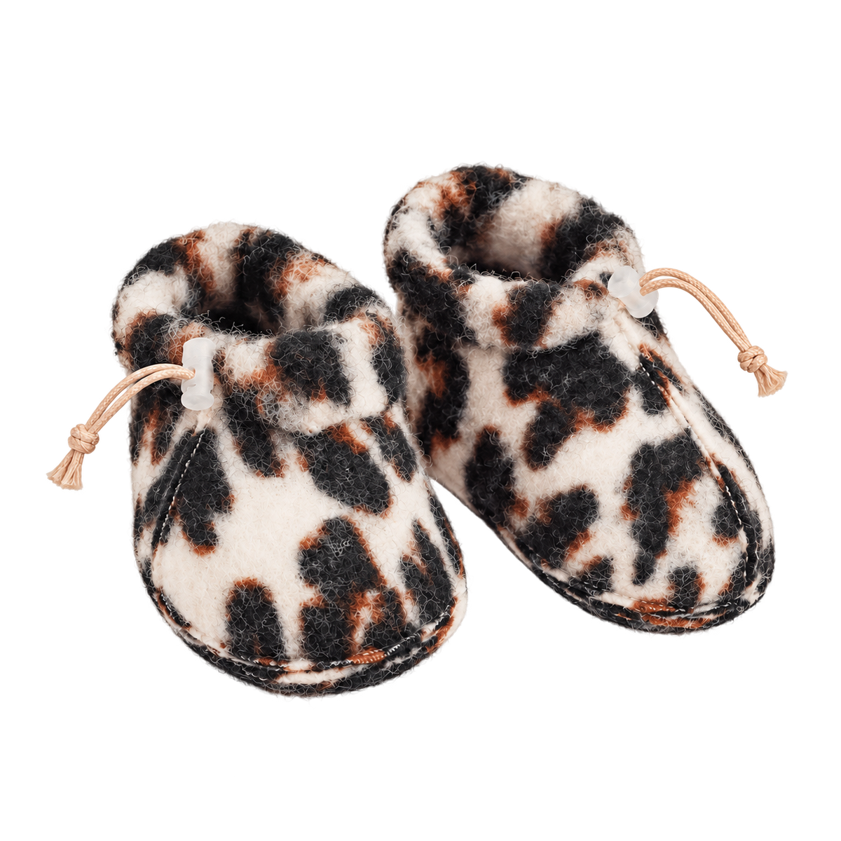 Baby baby booties met luipaardprint van We Are Wovens
