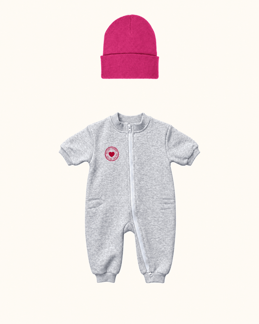 Pink Cloud Baby Look mit grauem Lennyco Fleece Romper und pinker Colour Pop Baby Beanie
