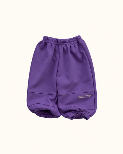 Lila Baby Jogginghose von Black Bean mit weitem Schnitt