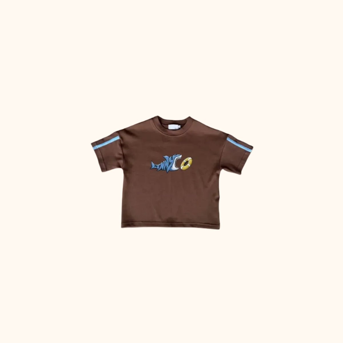 Braunes Shark T Shirt mit Haifischmotiv und hellblauen Details von Lennyco